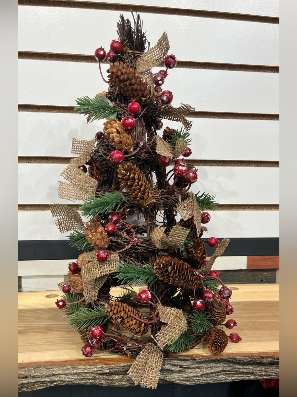 Rustic tabletop decorated tree - Picture 2 of 7
